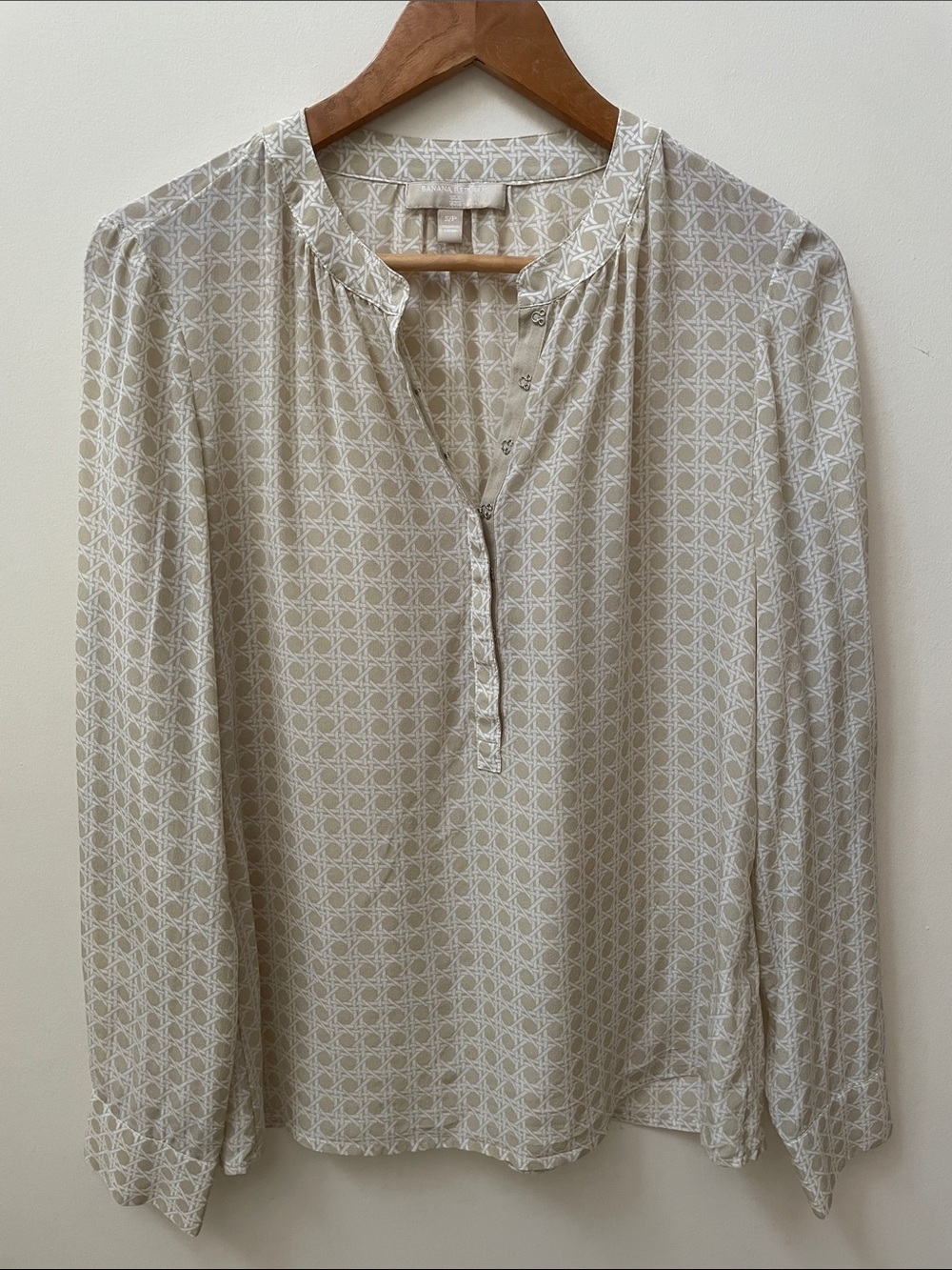 Banana Republic 100% Silk Cream Printed Long-Sleeve Blouse
